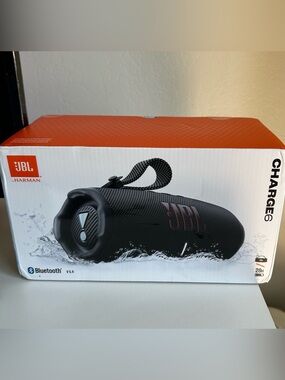 JBL Charge 6 Portable Bluetooth Speaker Black Waterproof IP68 28H Battery - New